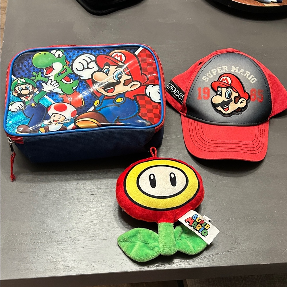 Super Mario Lot - Lunchbox, Hat & Plush Bundle